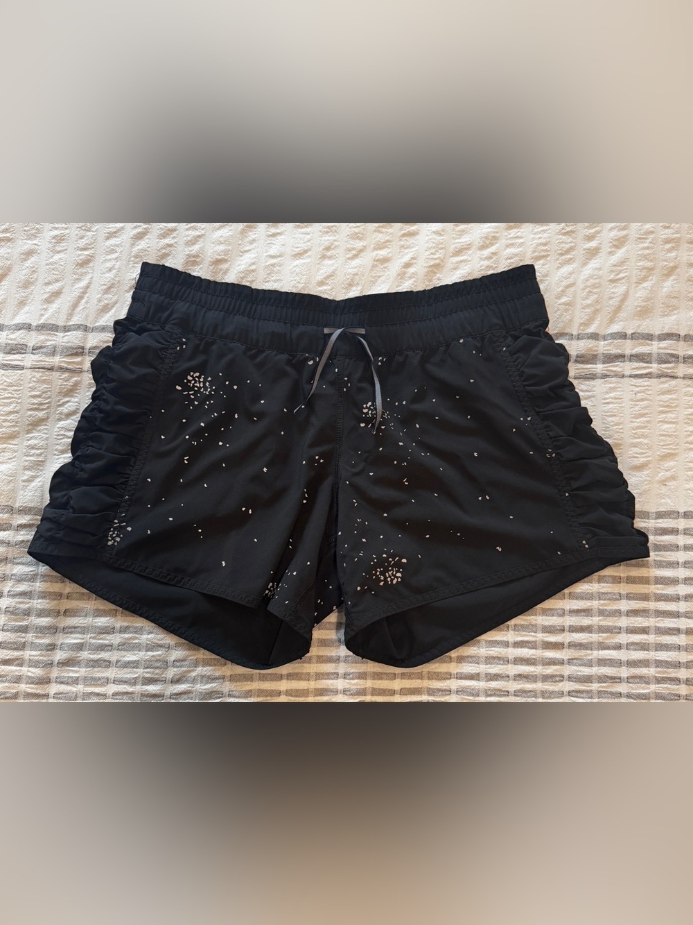 Lululemon Run: Around Short
Deep Coal Black Reversible Shorts Size 6